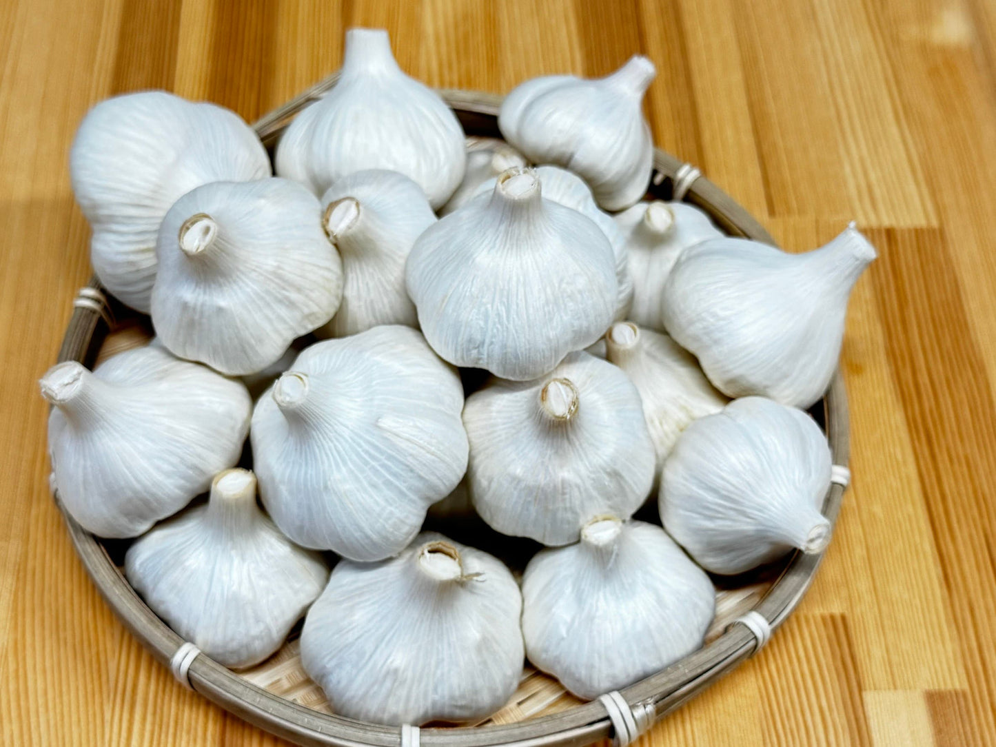 越後白玉にんにく(玉)Mサイズ中心 1kg 元気みなぎるにんにくパワー